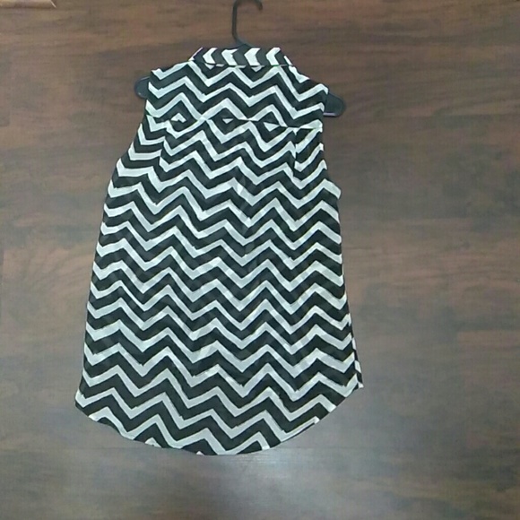 H&M sleeveless  blouse - Picture 2 of 2